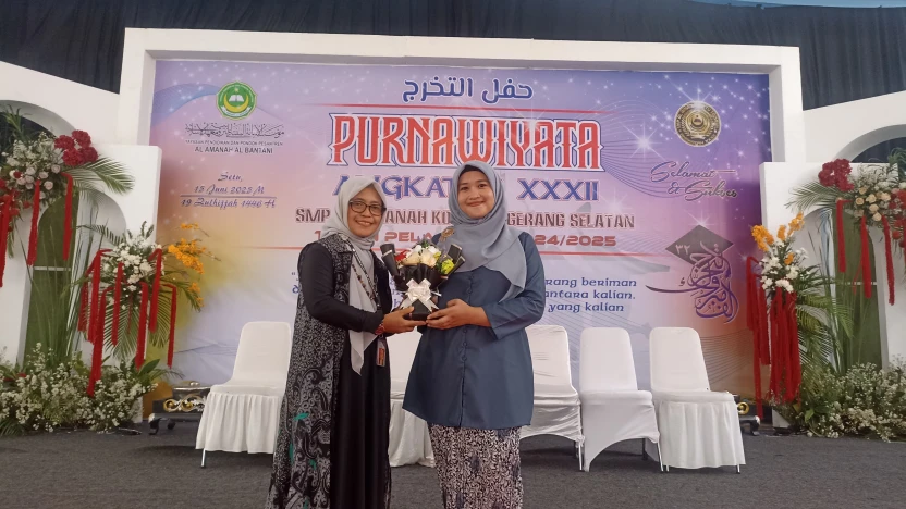 Ananda Wulandari Lulus SMP: Bukti Nyata Kasih Sayang Orang Tua Asuh | YATHIM